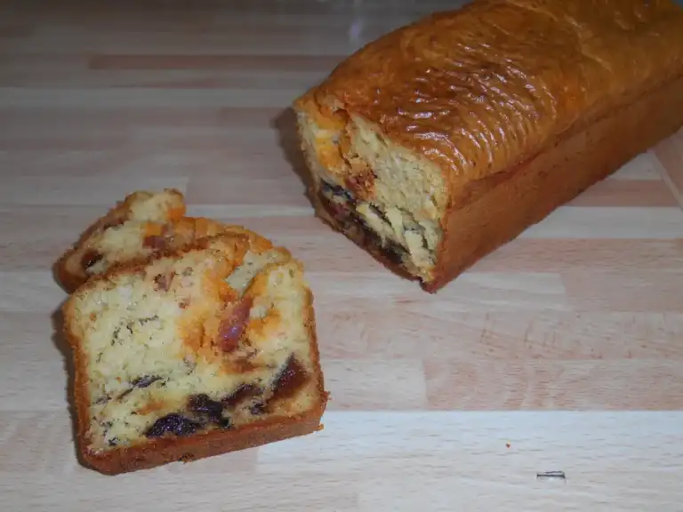 Cake au chorizo et aux pruneaux