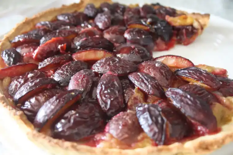 Tarte aux quetsches et rhubarbe