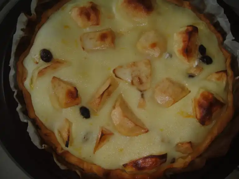 Tarte alsacienne aux pommes et aux raisins secs