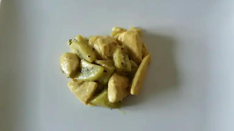Poulet au curry et aux Kiwis