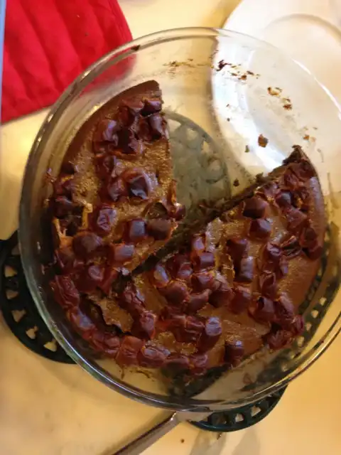 Gâteau gourmand à la pâte à tartiner et aux marshmallows fondants