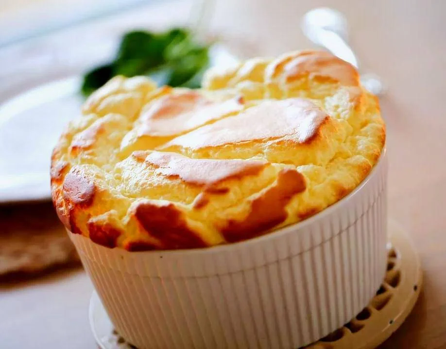 Soufflé au fromage "béchamel"