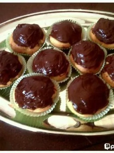 Eclairs ronds ou demi-religieuses au chocolat