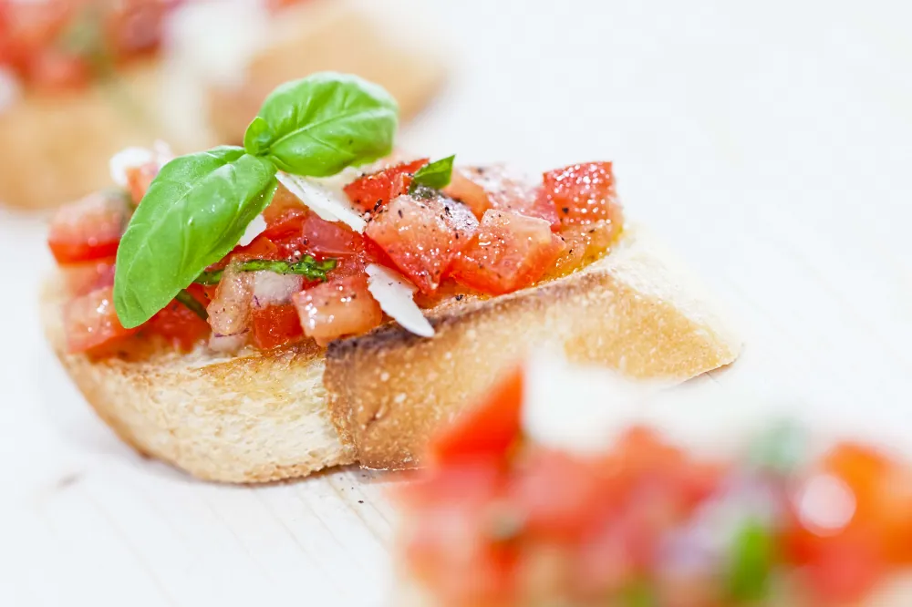 Tartines parfumées à la tomate