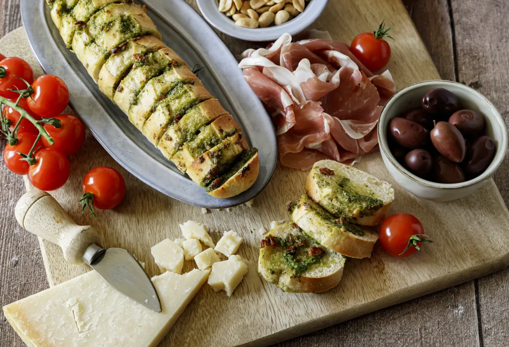 Baguette apéritive au basilic et tomates séchées