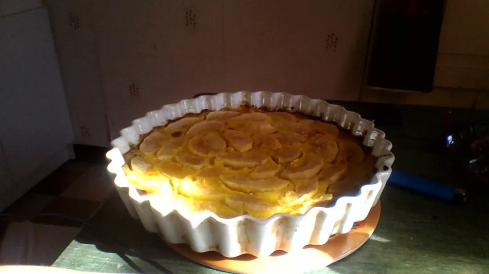 Tarte aux pommes sur fond de brioche