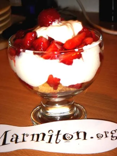 Coupes de fraises à la crème façon tarte