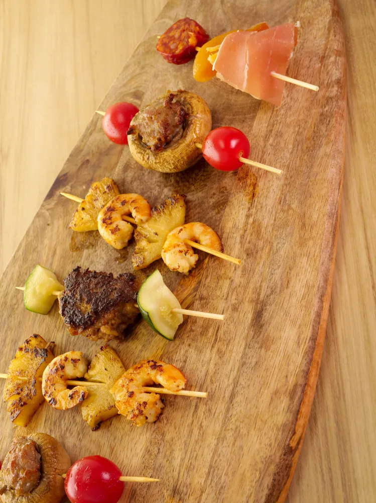 Assortiment de mini-brochettes apéritives