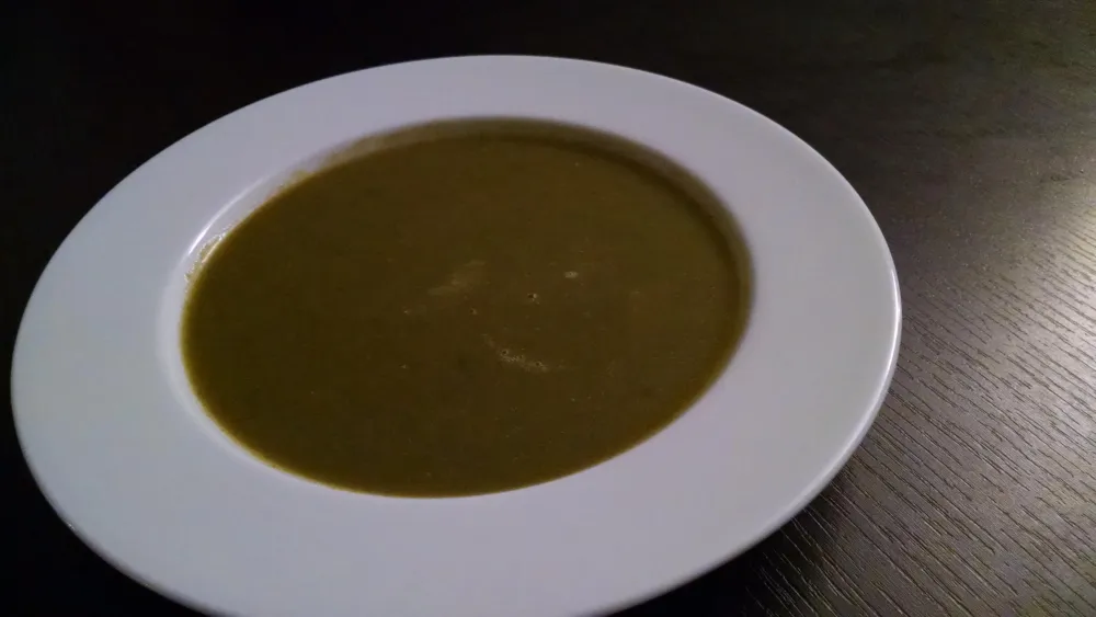 Soupe de courge, feuilles de blettes et lait de coco