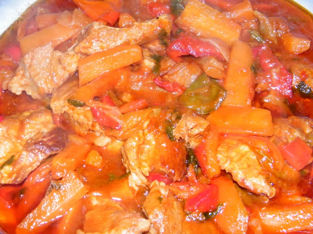 Sauté de veau au paprika aux poivrons et à la tomate