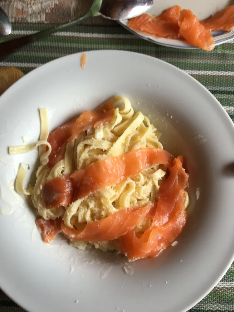 Tagliatelles au saumon fumé et fines herbes