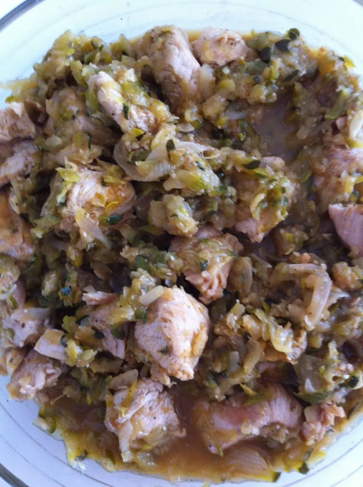 Emincé de poulet miel/amandes sur lit de courgettes