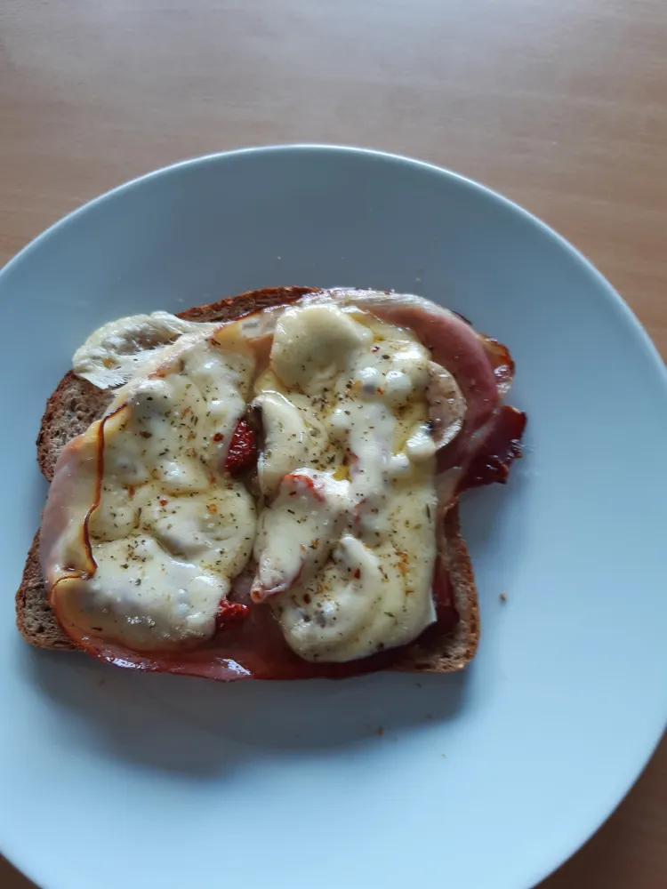 Tartine gourmande au Jambon dArdenne et fromage dOrval