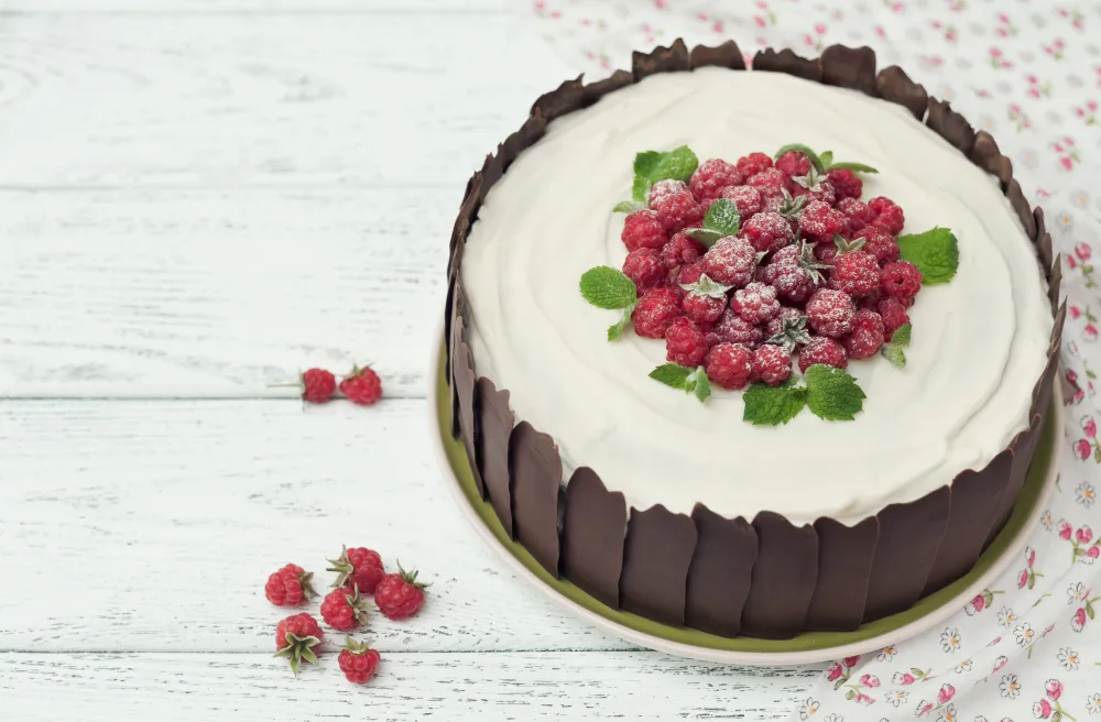 Gâteau au yaourt à la framboise et au chocolat