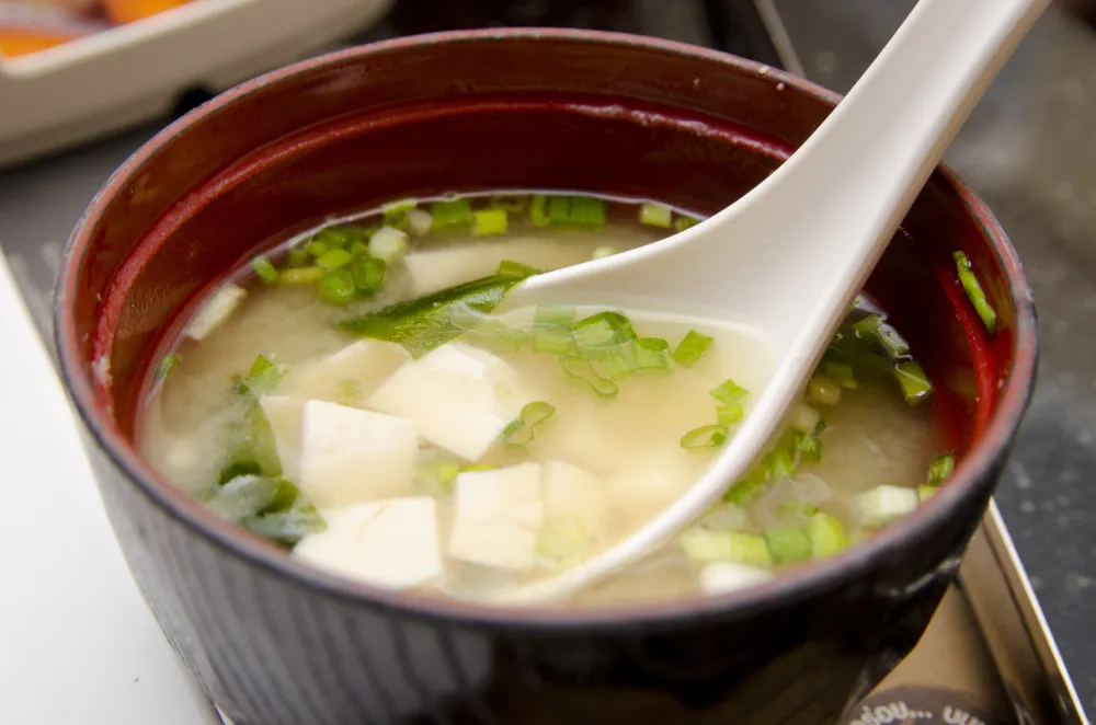 Soupe miso au saumon facile : découvrez les recettes de Cuisine