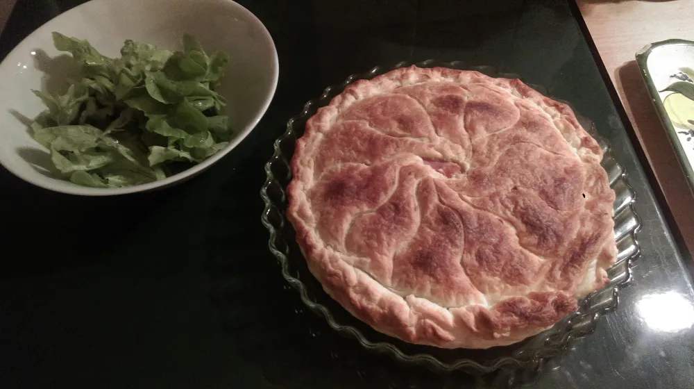 Tourte au jambon, poireaux et carottes