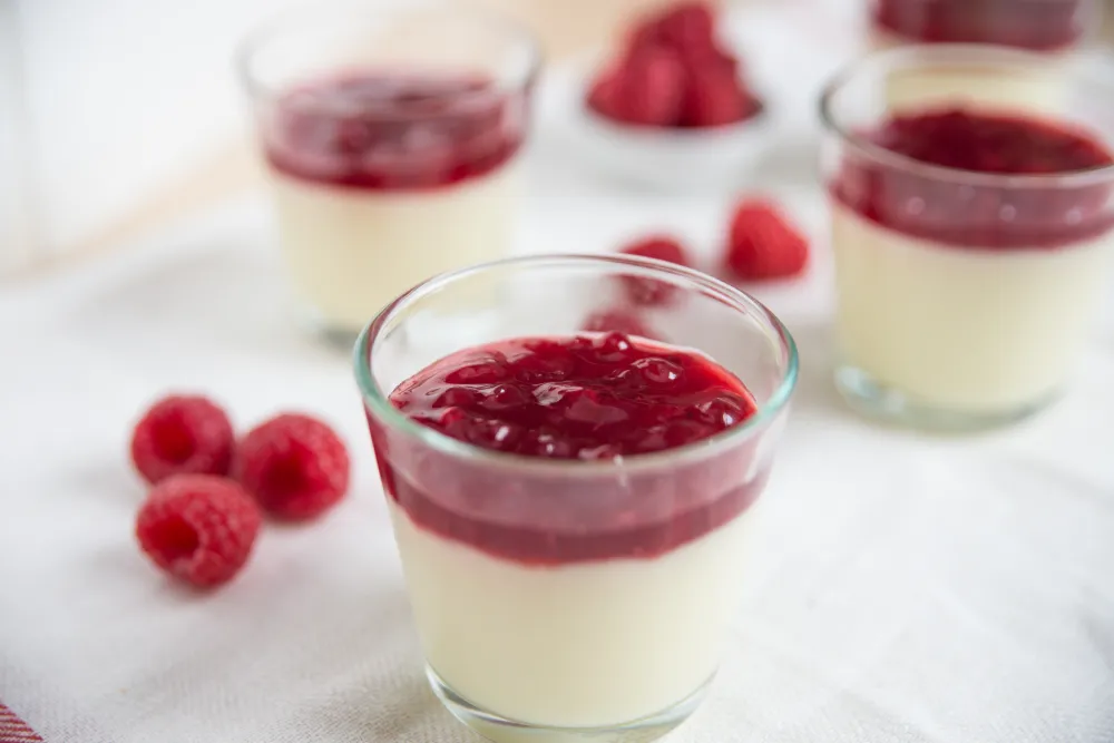 Panna cotta au coulis de framboise