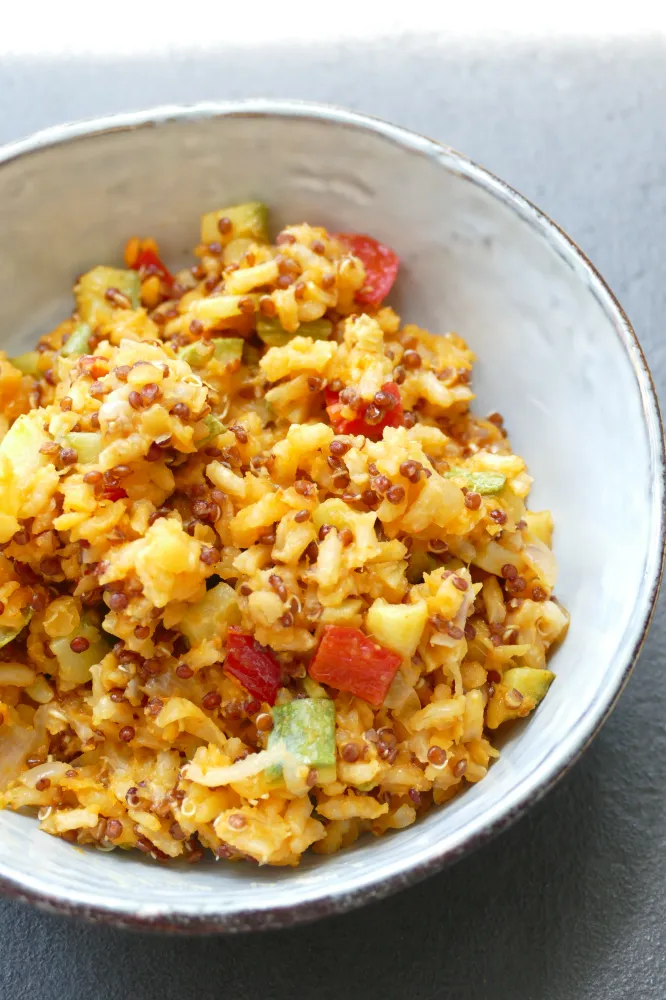 Trio lentilles quinoa riz pimenté aux petits légumes, vegan et délicieux