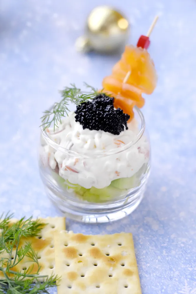 Verrine semi croquante au concombre et chantilly au saumon