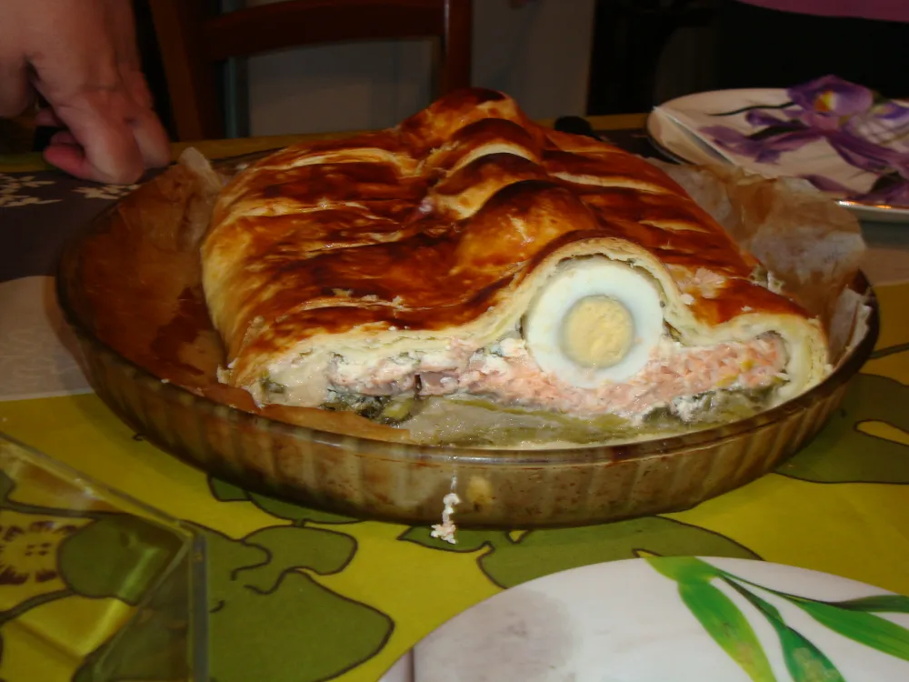 Tourte de saumon aux poireaux et aux oeufs durs