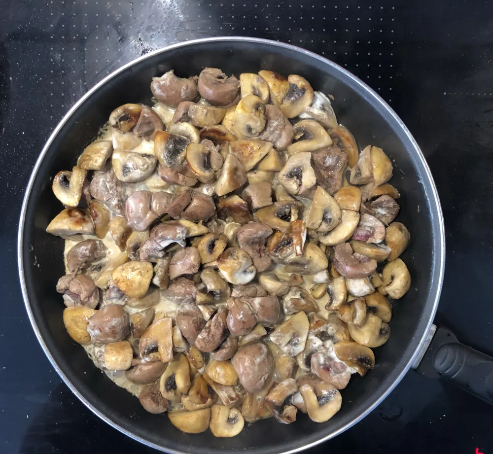 Rognons de veau flambés à la crème de champignons