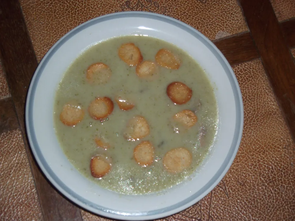 Velouté de brocolis aux lardons et champignons