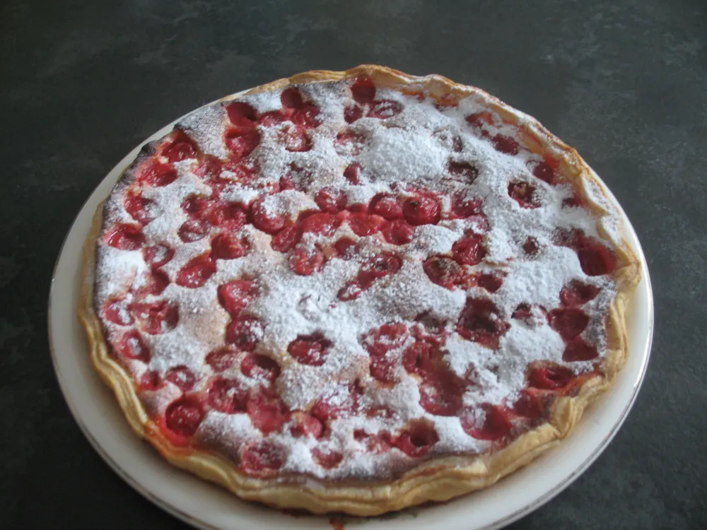 Flan aux cerises sur pâte feuilletée