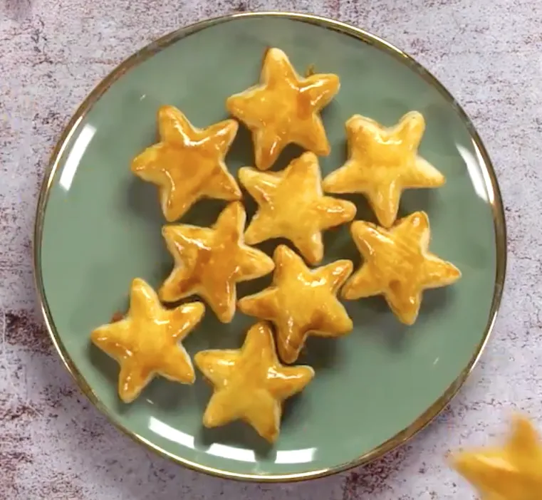 Mini feuilletés au chèvre et au saumon fumé