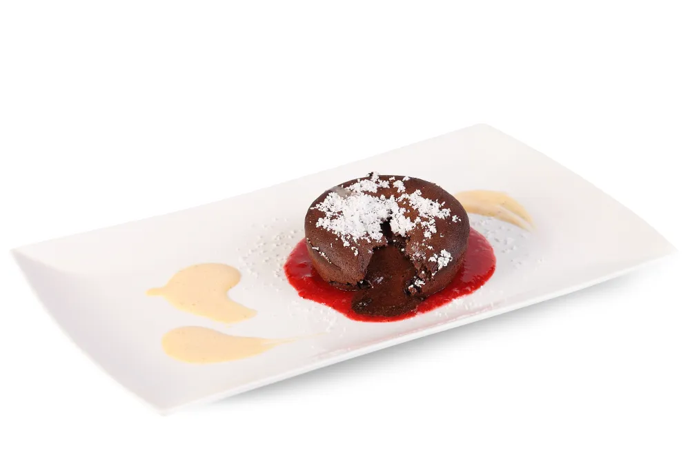 Fondant au chocolat et coulis de framboise