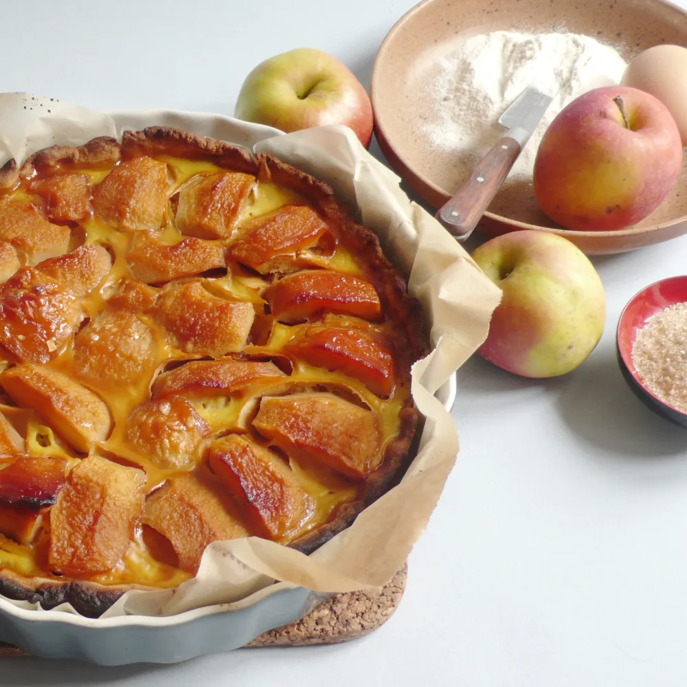 Tarte aux pommes pochées au caramel et rhum