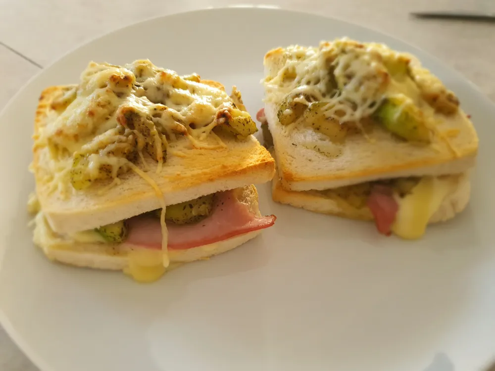 Croque courgette, menthe fraîche et jambon blanc