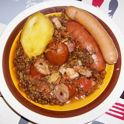 Saucisses aux lentilles et pois cassés