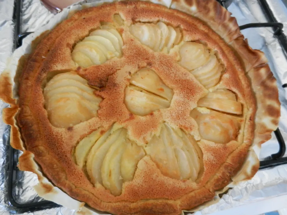 Tarte aux poires sur lit damandes