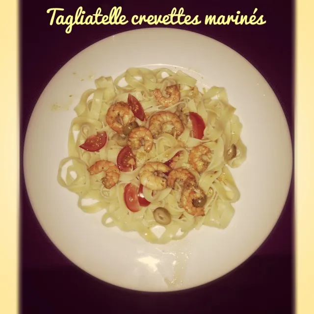 Tagliatelles aux crevettes marinées à la sauce soja et pistou