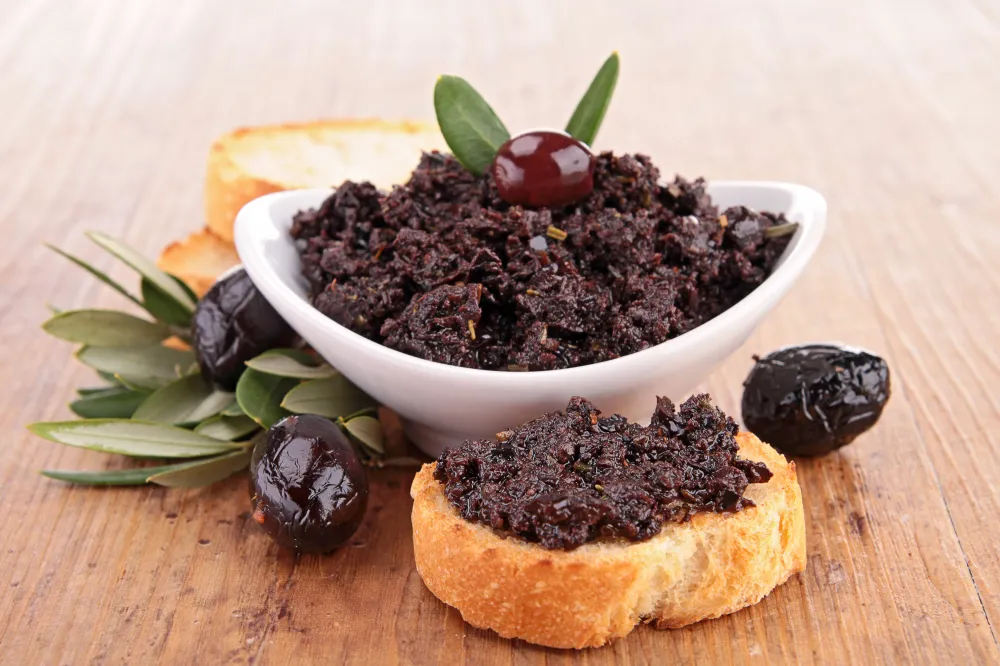 Tapenade noire bien relevée