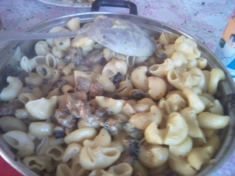 Tagliatelles au curry, hachis et champignons