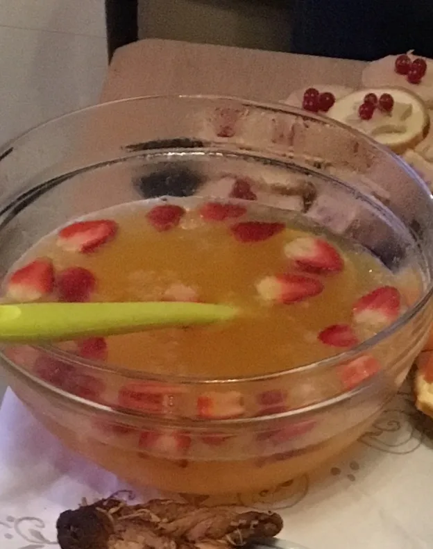 Une recette de grand cocktail : Soupe de Champagne aux fruits rouges -  SensationnElle The Blog