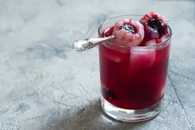 Cocktail d'Halloween aux fruits rouges sans alcool