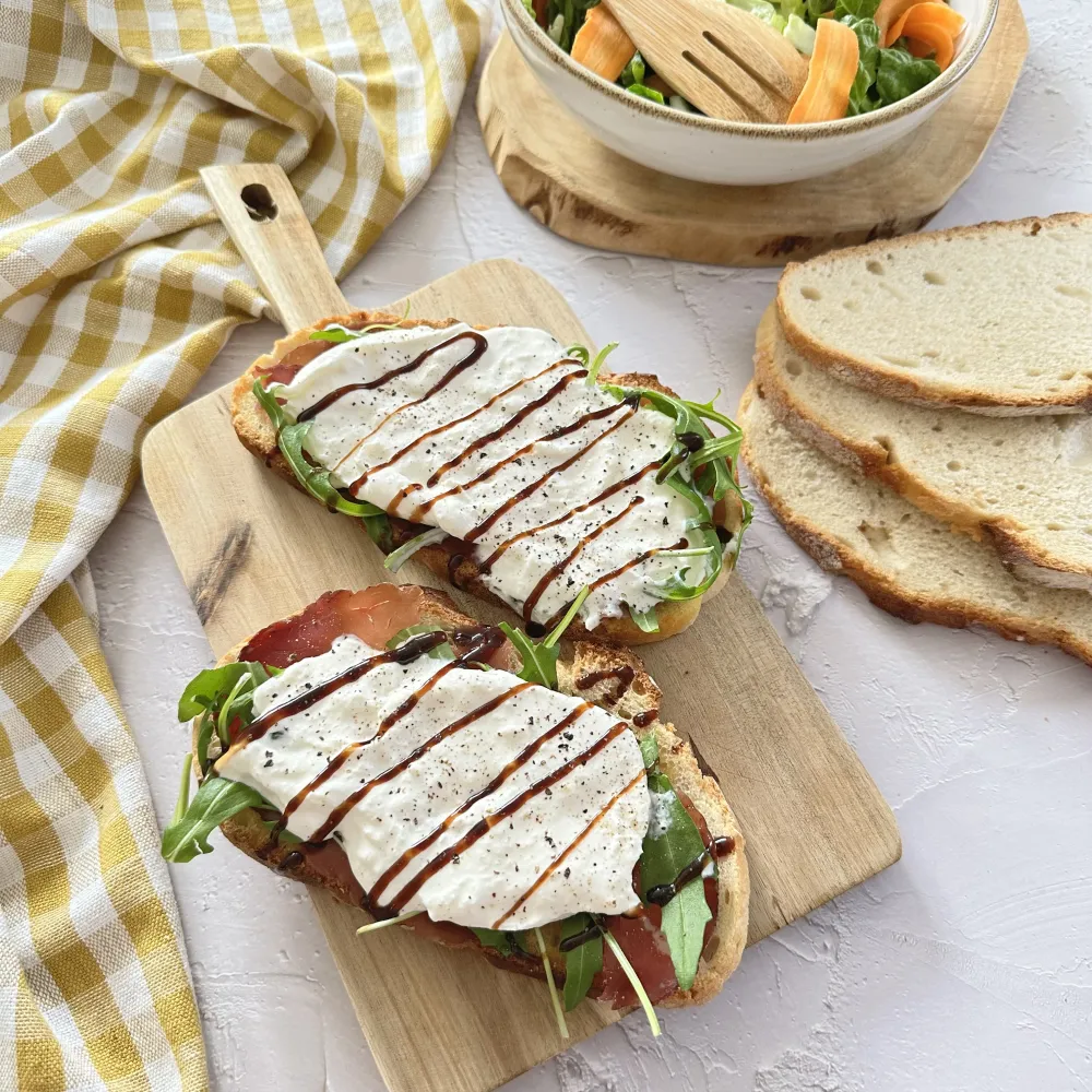 Tartine de bresaola et burrata