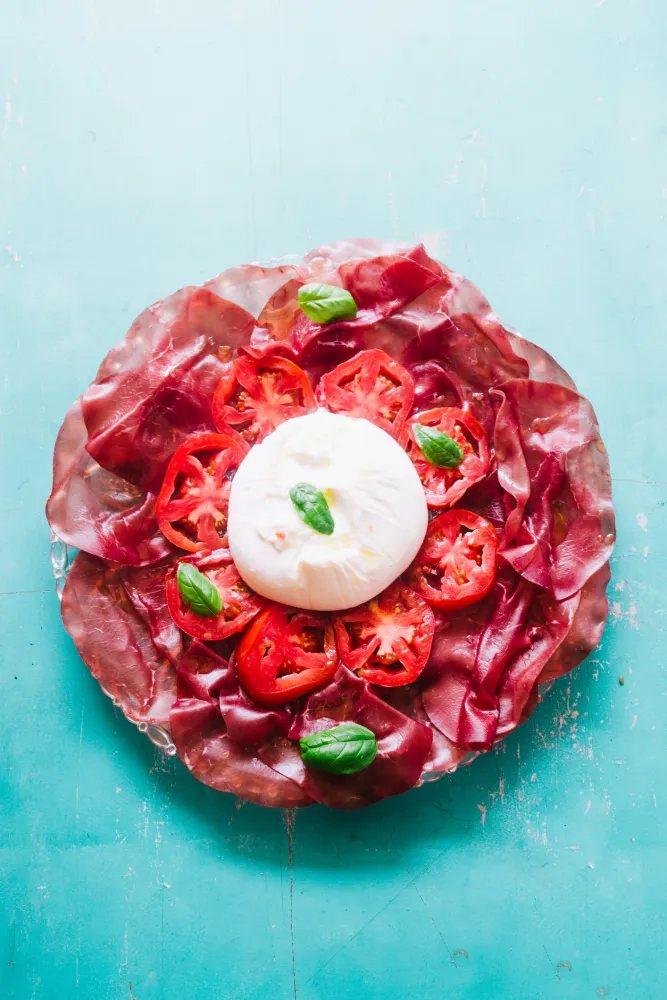 Mozzarella à la bresaola et à la roquette