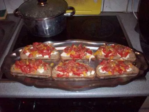 Bruschetta tomates, ail et basilic