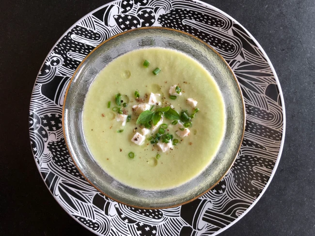 Gaspacho tomates concombre et basilic