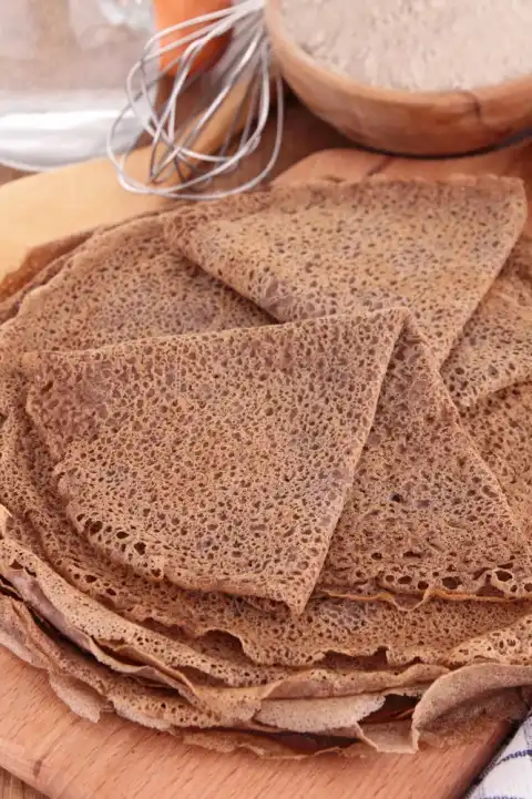 Pâte sans oeufs pour galettes de sarrasin