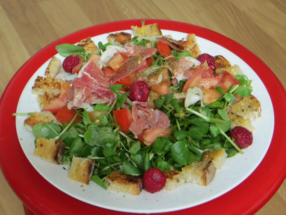 Salade gourmande de Marina au cresson, tomate, et jambon