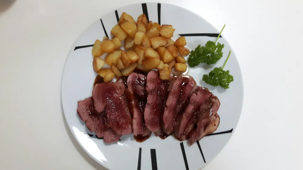 Magret de canard à la crème de cassis