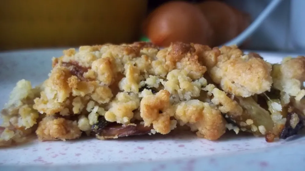 Crumble salé aux courgettes, chèvre et lardons