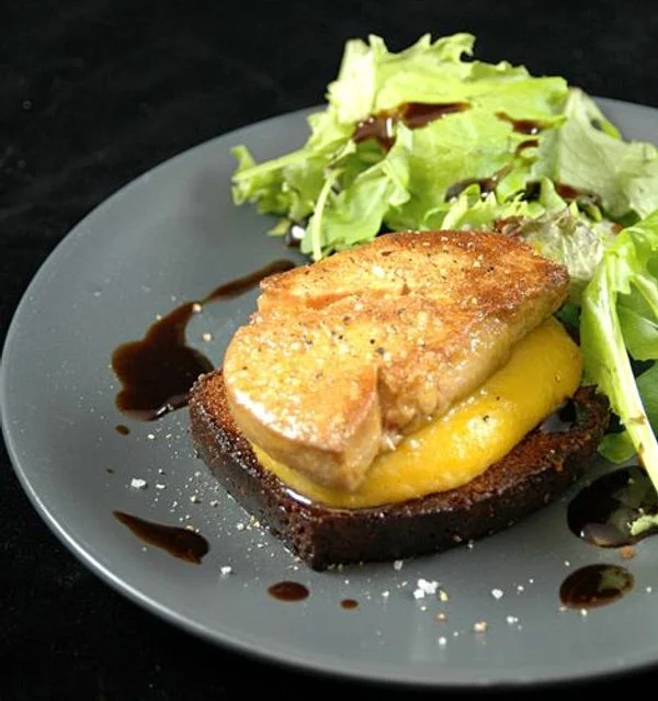 Foie gras poêlé à la mangue