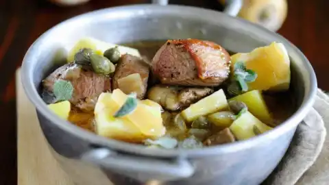Ragoût d'agneau aux panais et aux câpres
