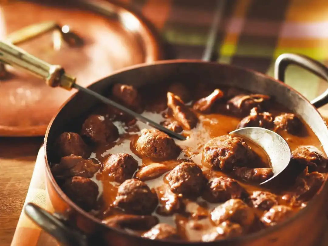 Ragoût de pattes de porc et boulettes