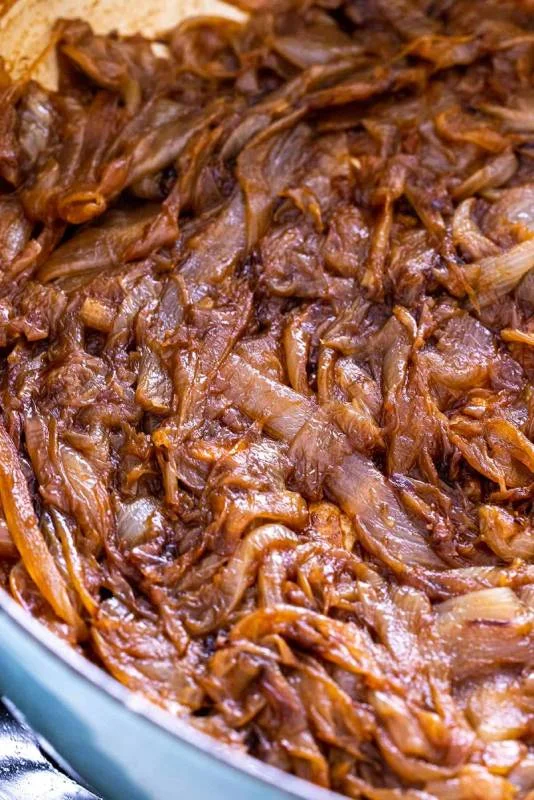 Oignons caramélisés bien foncés